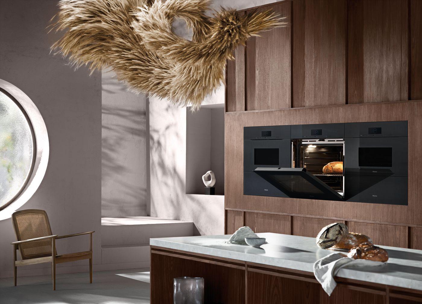 Moderne Küche mit Einbau-Backofen und Dampfgarer in Holzoptik - Premium Küchentechnik von Möbel Grell