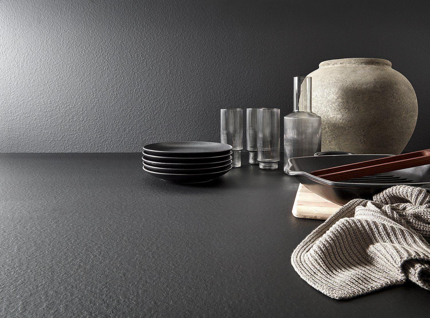 Schwarze Compact HPL-Arbeitsplatte mit matter Oberfläche - pflegeleichte Compact-Schichtstoffe für Küchen