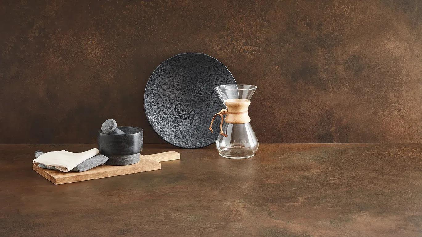 Keramik-Arbeitsplatte in Rost-Optik mit natürlicher Patina - ultramoderne Keramik-Oberflächen für Küchen.